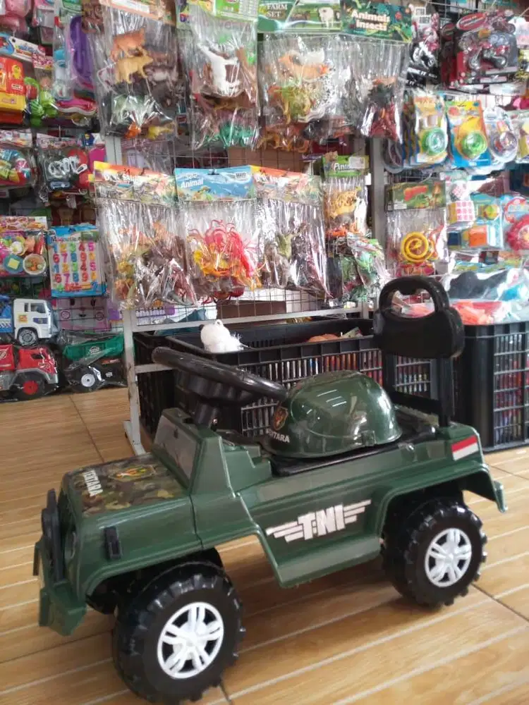 mainan anak mobill naikk tni musik