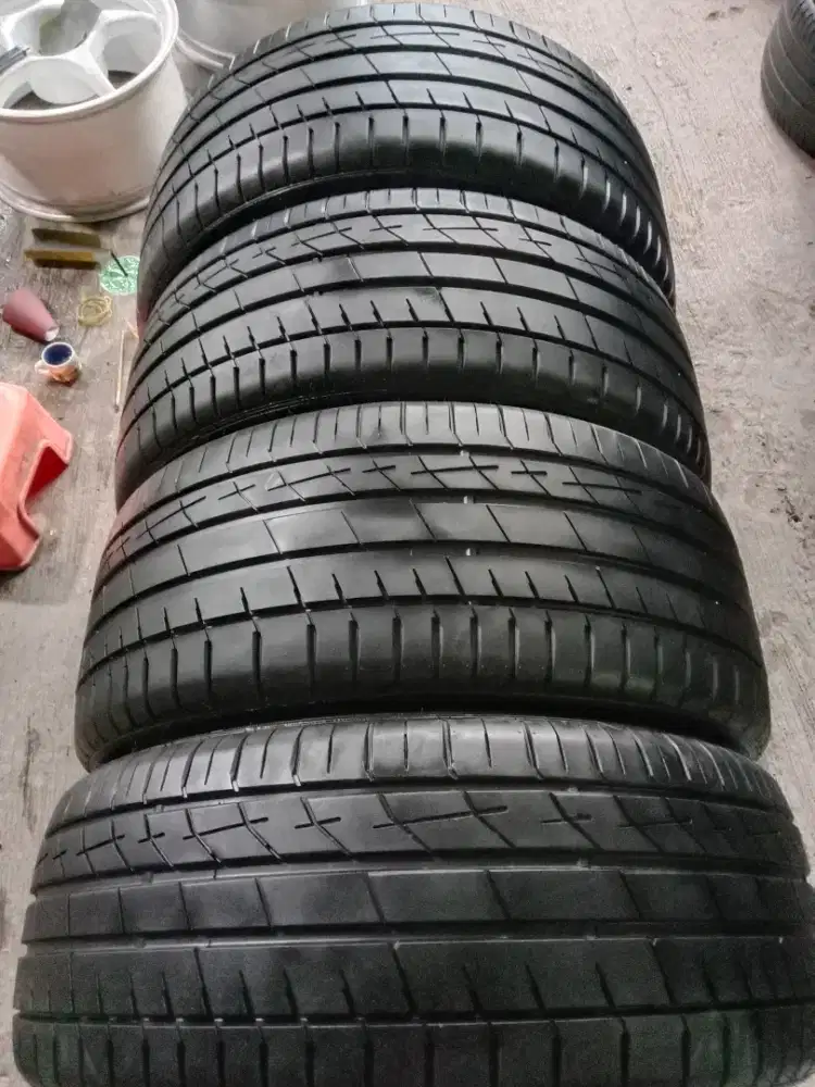 Accelera iota 255 50 R19