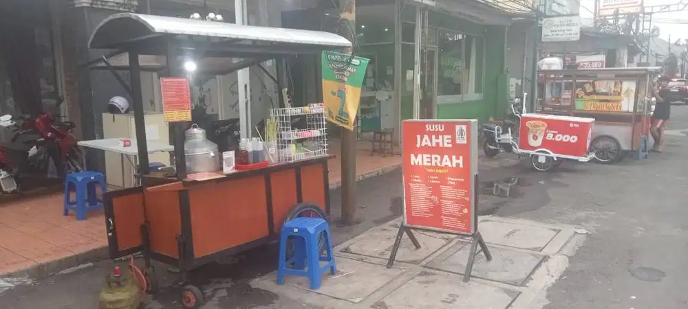 JUALAN JAHE MERAH DI PINGGIR JALAN