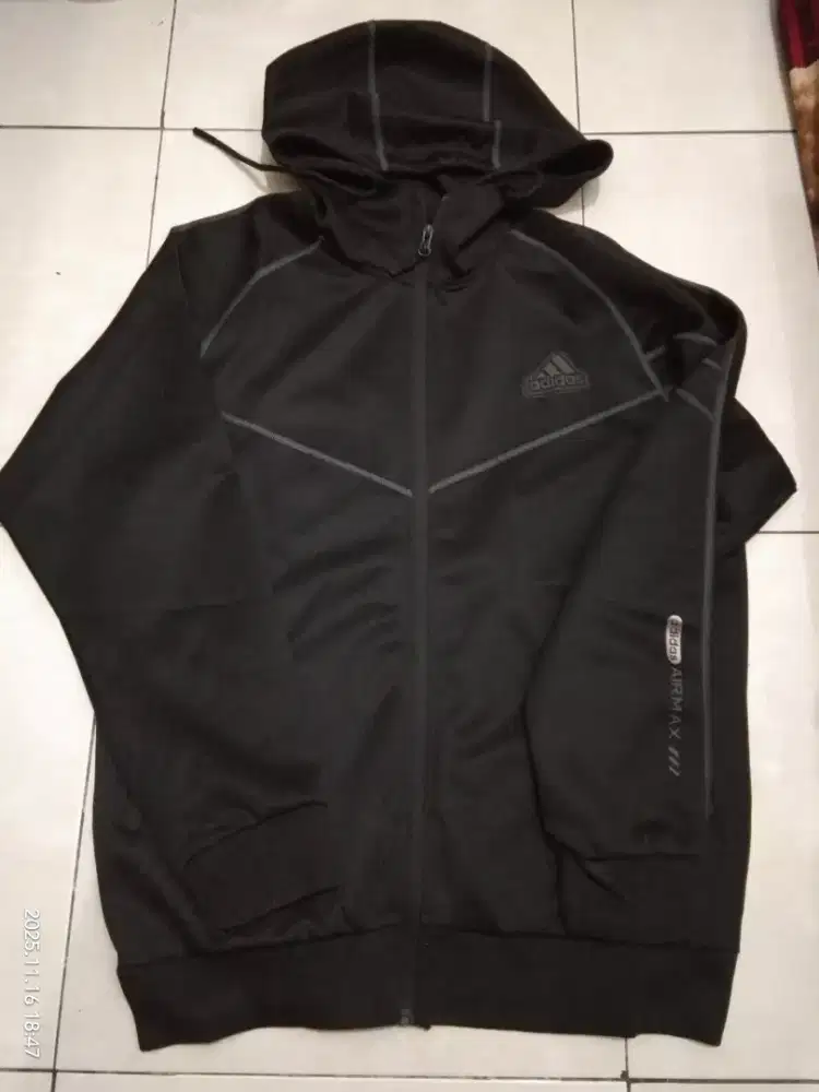Jaket baru adidas
