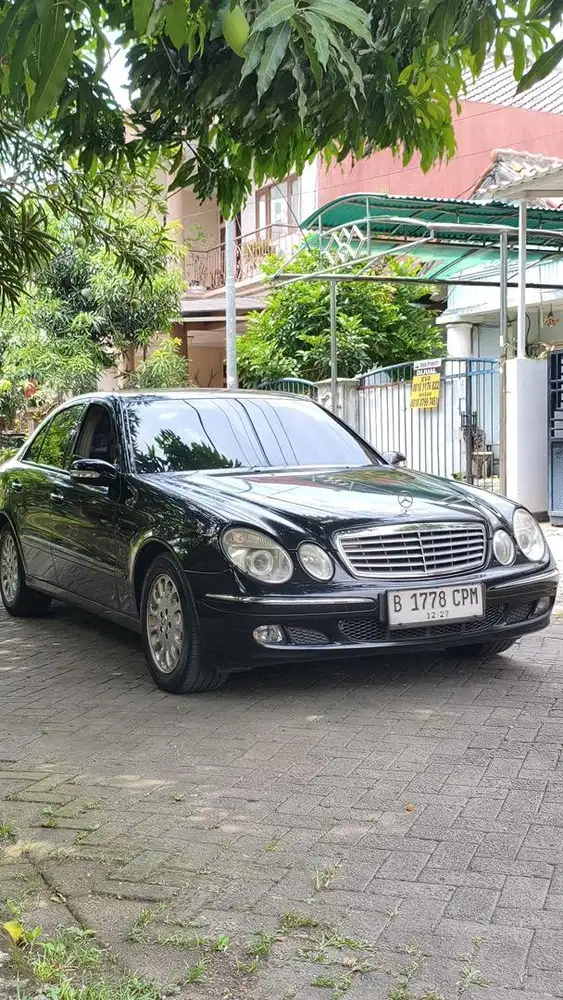 Dijual Mercedez benz W211 E240 / E260 Matic AT genap