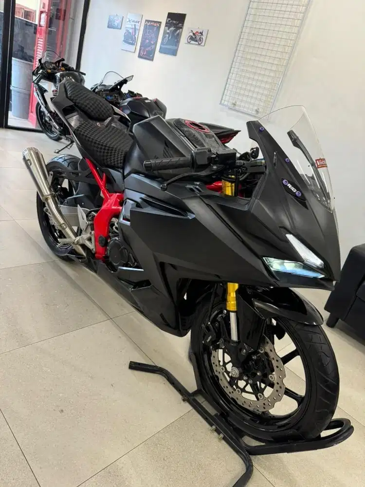 New Honda CBR 250RR Tipe Std 2024 warna Hitam Chasis Merah 250 CC Baru