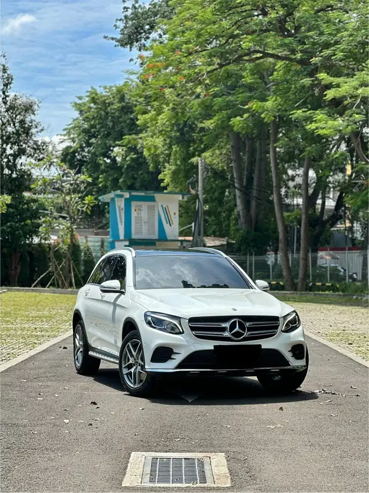 CASH Mercedes-Benz GLC200 AMG 2018 Low KM Like New