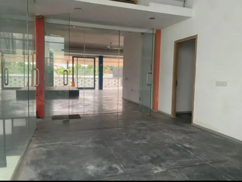 DISEWAKAN (LEASEHOLD) – EX HOSTEL 2 LANTAI DI JALAN KUNTI, SEMINYAK ( IV / LM )