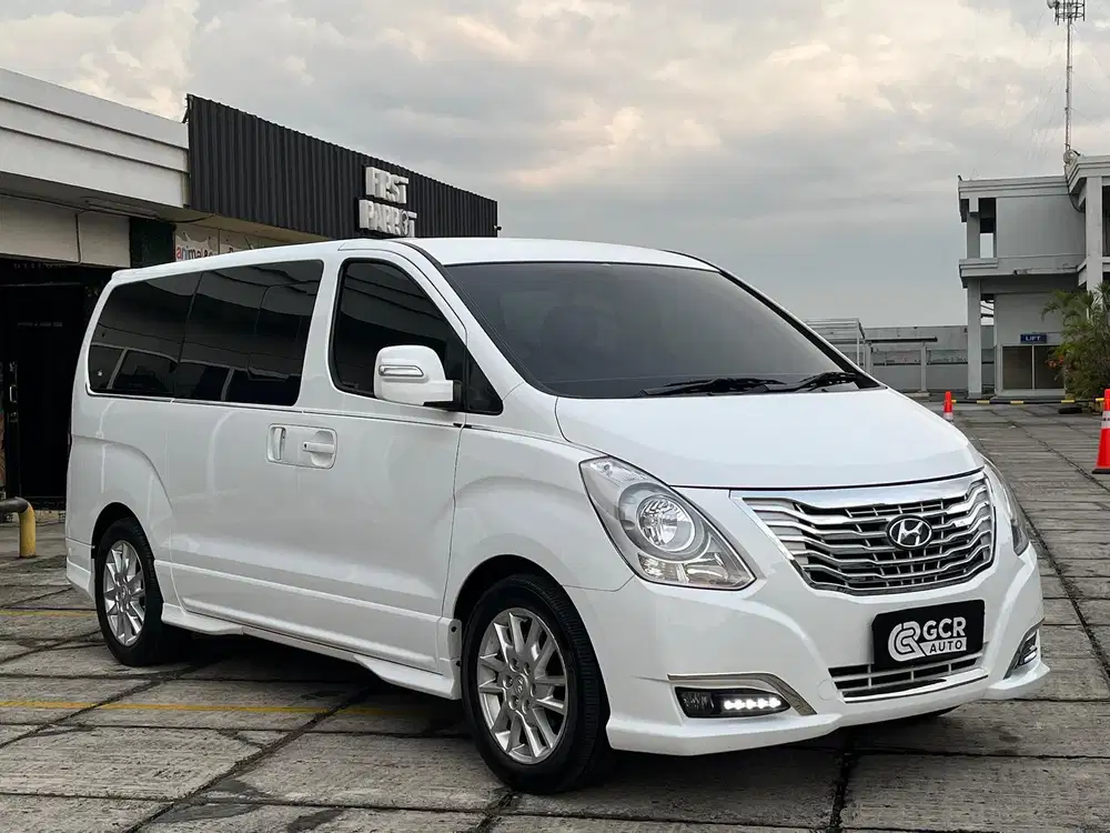 KM 71RB LOW !! HYUNDAI H1 ROYALE H-1 2.5 DIESEL 2017 AT MDL 2018/2016