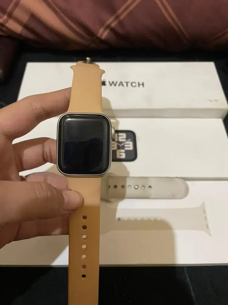 Apple watch SE Gen 2 40mm garansi on