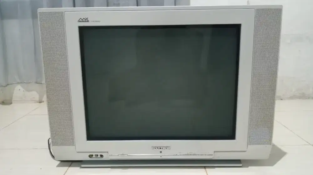Tv Polytron 21 inci layar datar masih mulus seperti baru