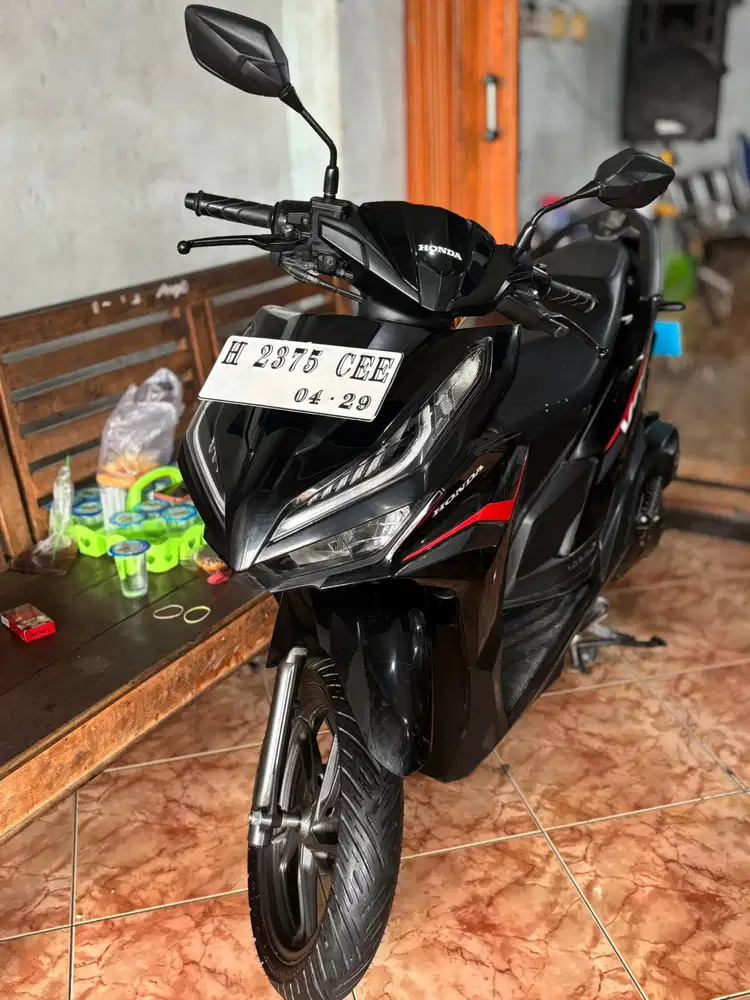Vario 125 2022 hitam