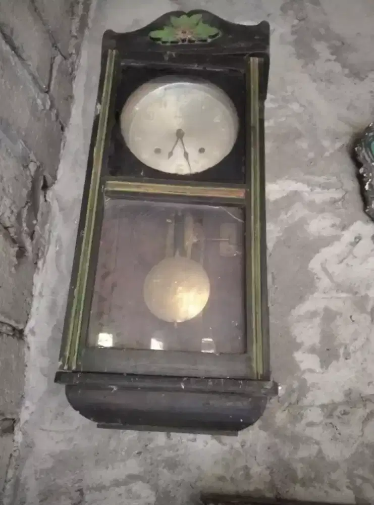 Jam Dinding Lawas Puteran