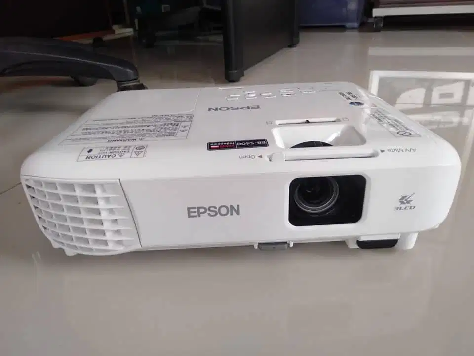 Ready stok Lcd Proyektor Epson EB - S 400, Ansi lumen : 3300