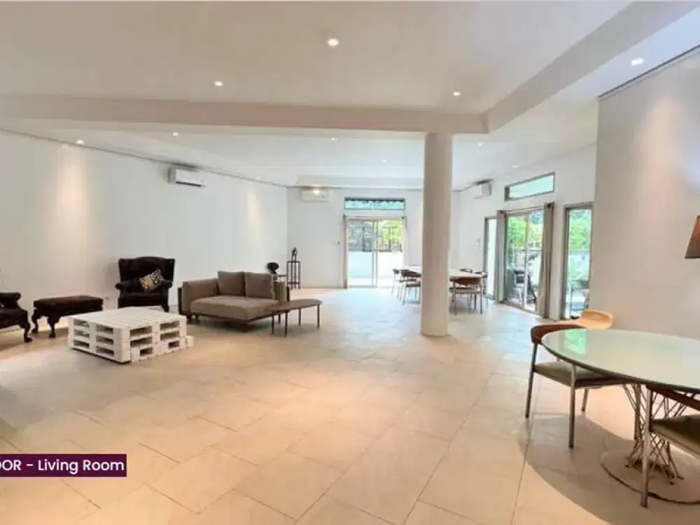 RUMAH 4 LANTAI SCBD SENOPATI FURNISHED SIAP HUNI ADA SWIMMING POOL PET FRIENDLY