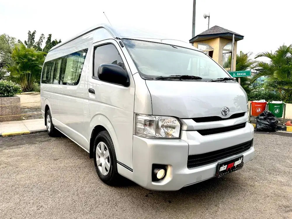 Toyota Hiace Commuter Luxury 2019 Tgn Pertama KM 47 ribu MEWAH