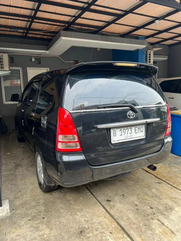 toyota kijang innova 2.0 G AT 2005 hitam metalik