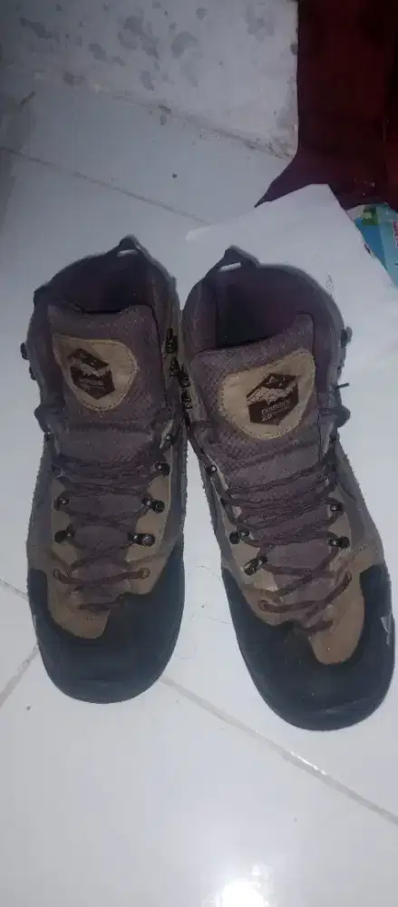 Eiger Pollock 2.0 edisi 28 gunung size 43