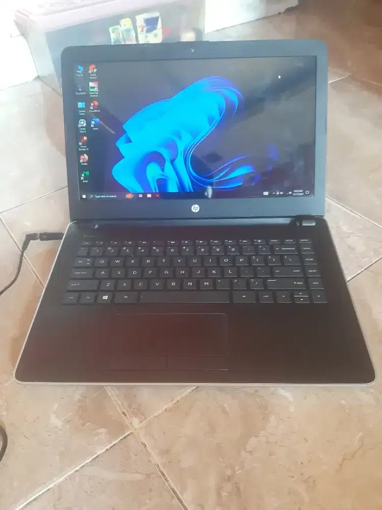 Laptop hp 14-bs0xx intel core i3 gen6