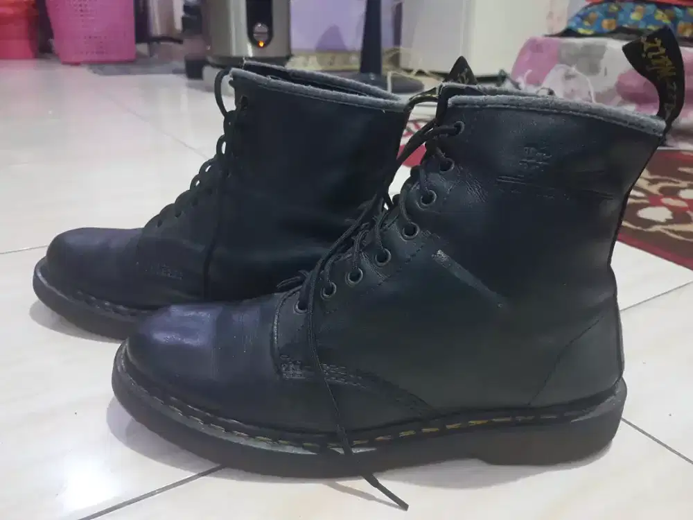 SEPATU DR MARTENS