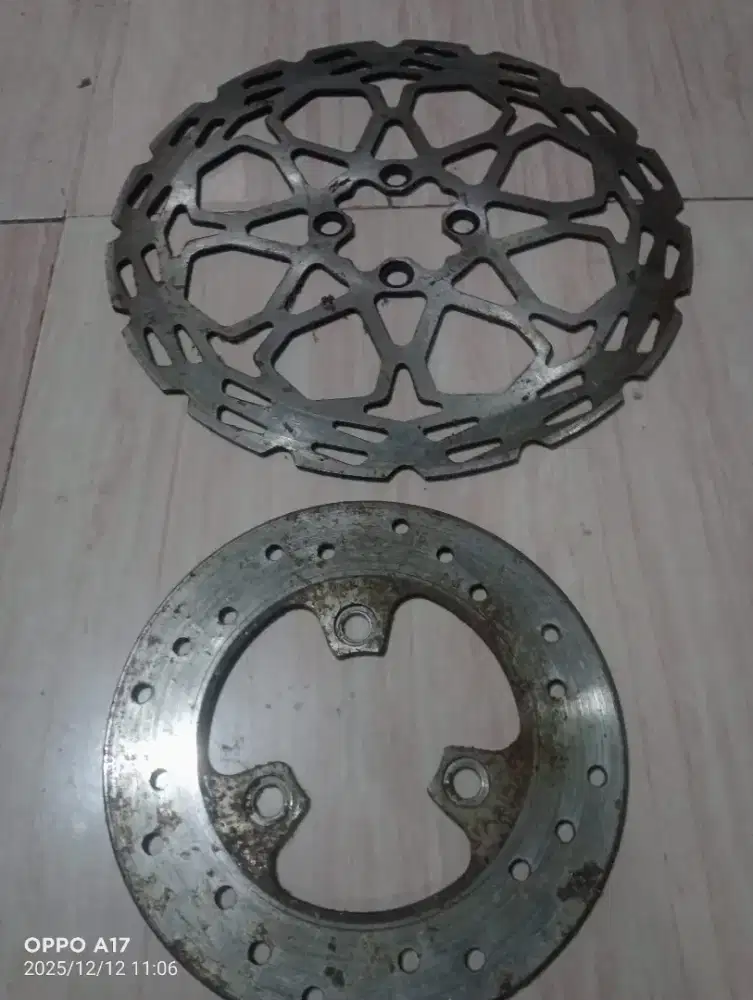 Cakram disk, masih tebal dan bagus ,ambil semua dapat 2,