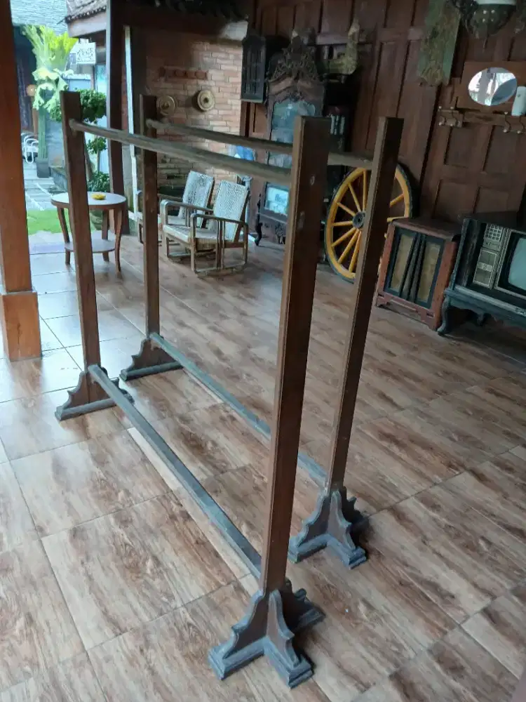 Gantungan pakaian atau jemuran pakaian