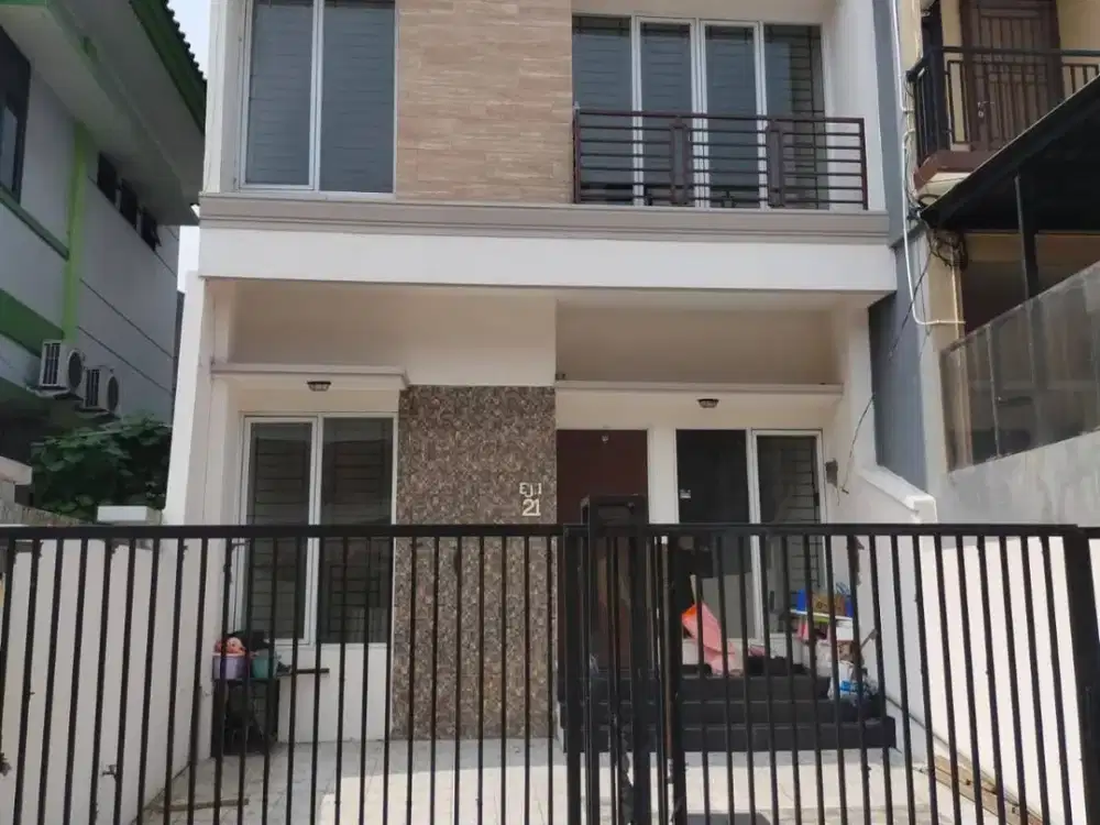 Disewakan Rumah Unfurnish 2Lt di Kelapa Gading Jakarta Utara