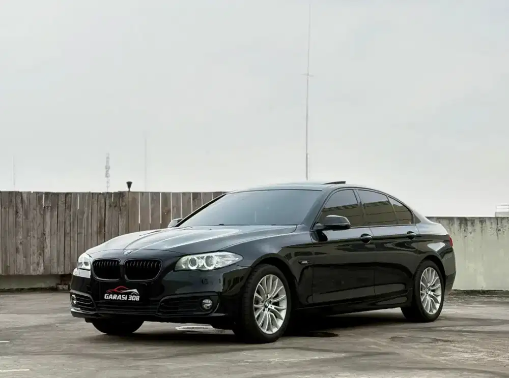 BMW 528i F10 Luxury Facelift LCI Tahun 2015 Warna Hitam KM 35rb
