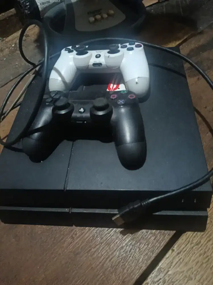 Di jual cepat Ps 4 slim