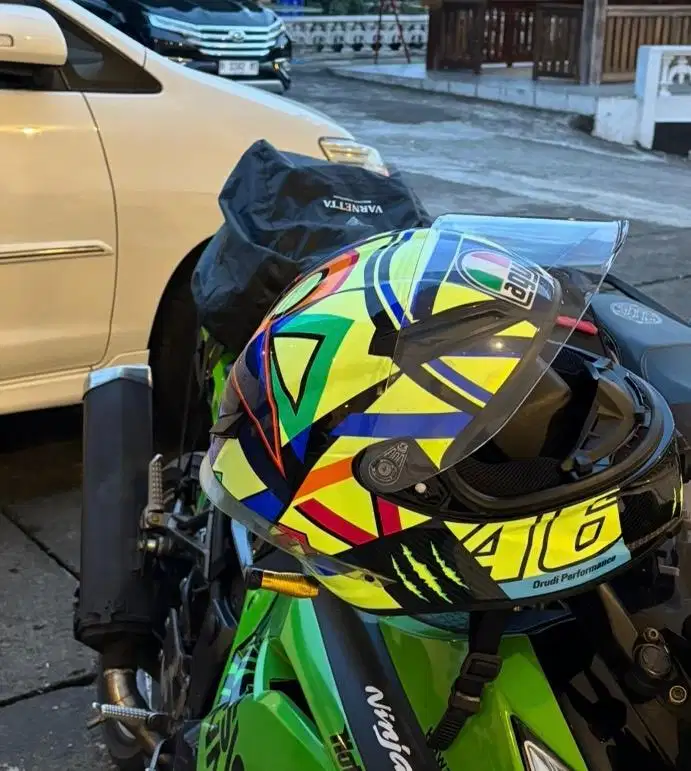 Helm full face motif rossi