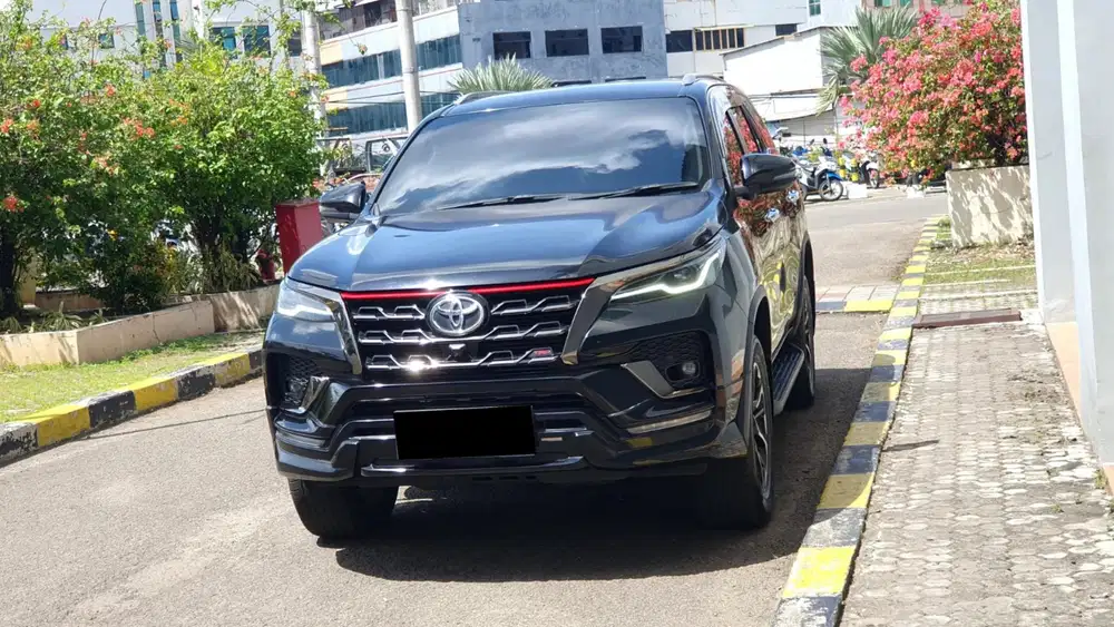 Km34rb toyota fortuner vrz trd sportivo 2021 hitam diesel