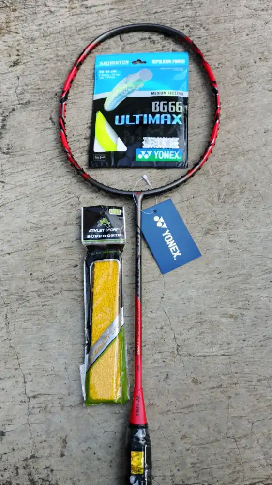 Beli 1 Gratis 1 Raket Badminton Yonex