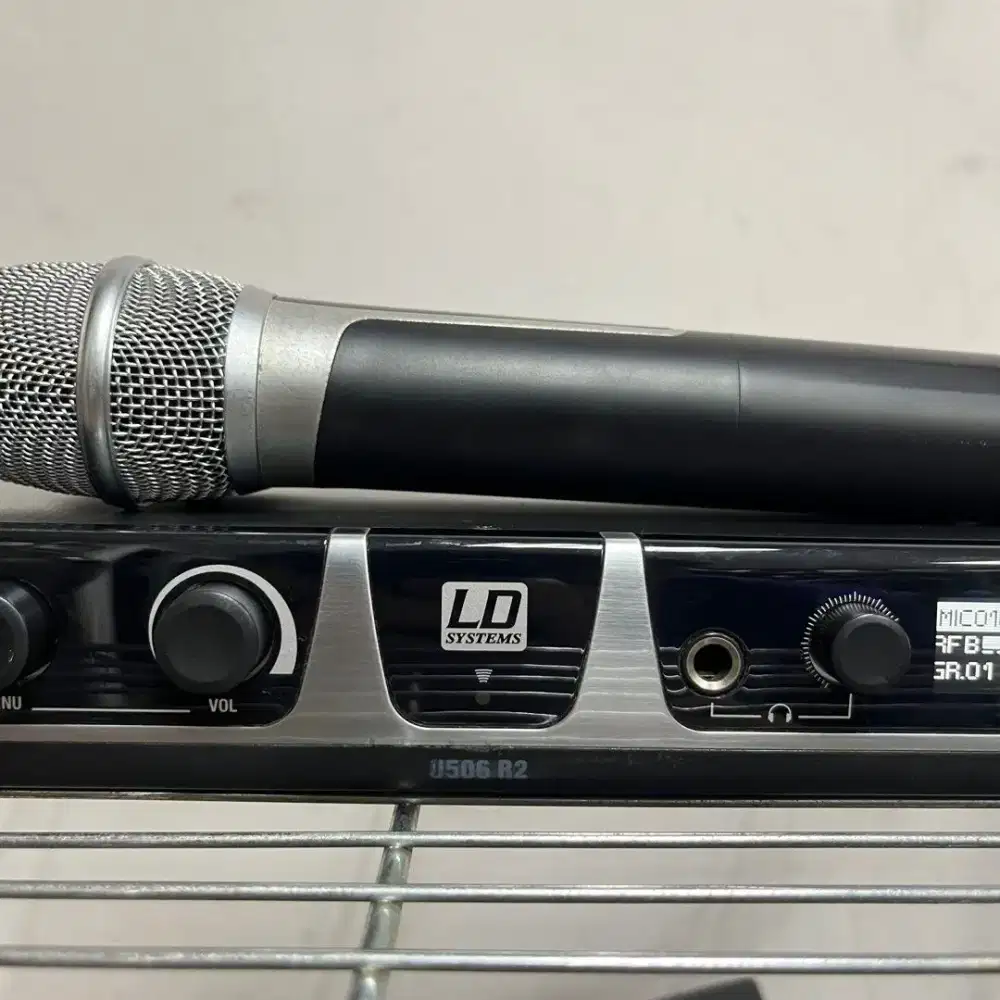 sistem mikrofon nirkabel True Diversity UHF seri LD Systems U500