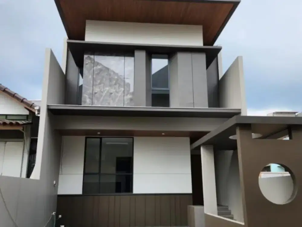 Dijual Rumah Baru Modern Elegan Siap Huni di Setraduta Grande