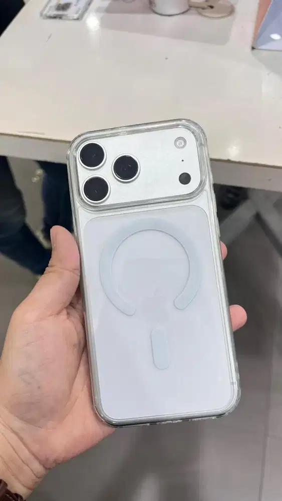 Iphone 17 pro max silver