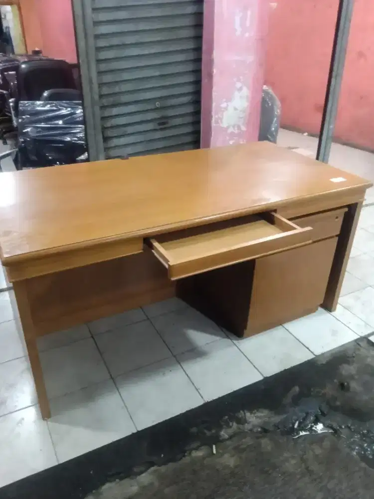 Meja Direksi Full Kayu