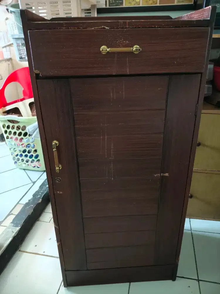 Lemari baju/perkakas/dapur