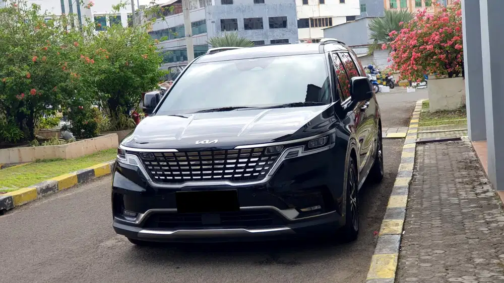 Km30rb kia grand carnival premiere diesel 11 seater 2022 hitam