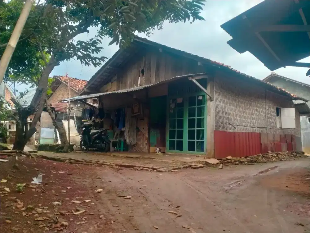 Di jual tanah + ples bangunan