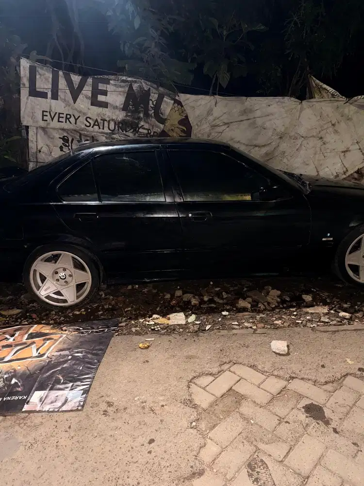 BMW 318i 1997 Bensin