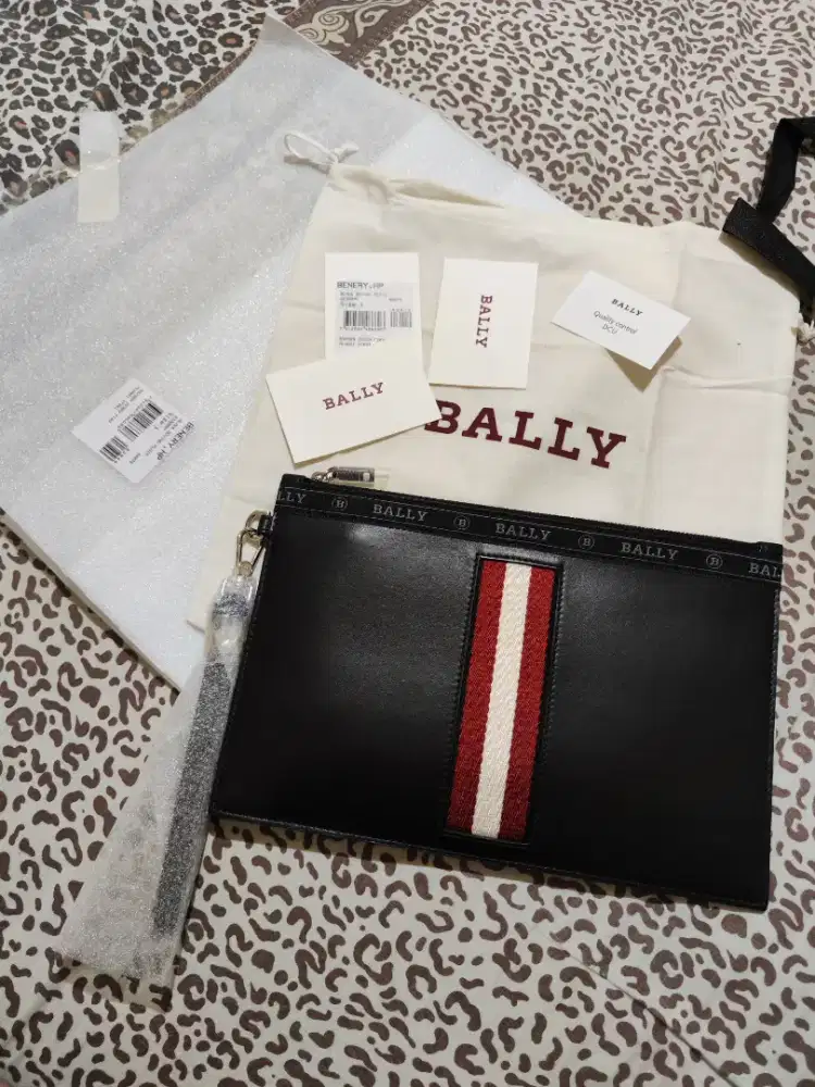 Bally Benery Leather Clutch Asli Lengkap Fisik 99%