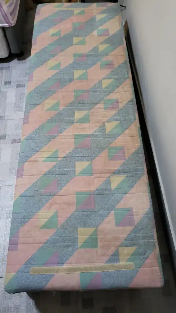 Bed lipat bekas bahan kokoh