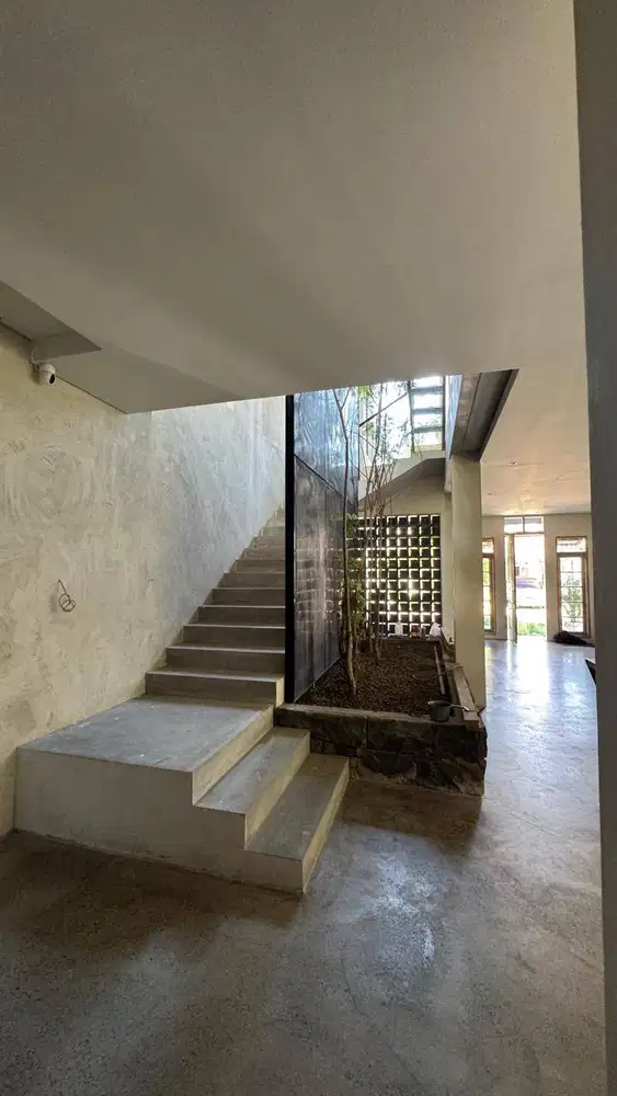 Rumah 2 lantai cantik desain industrialis Citraland depan