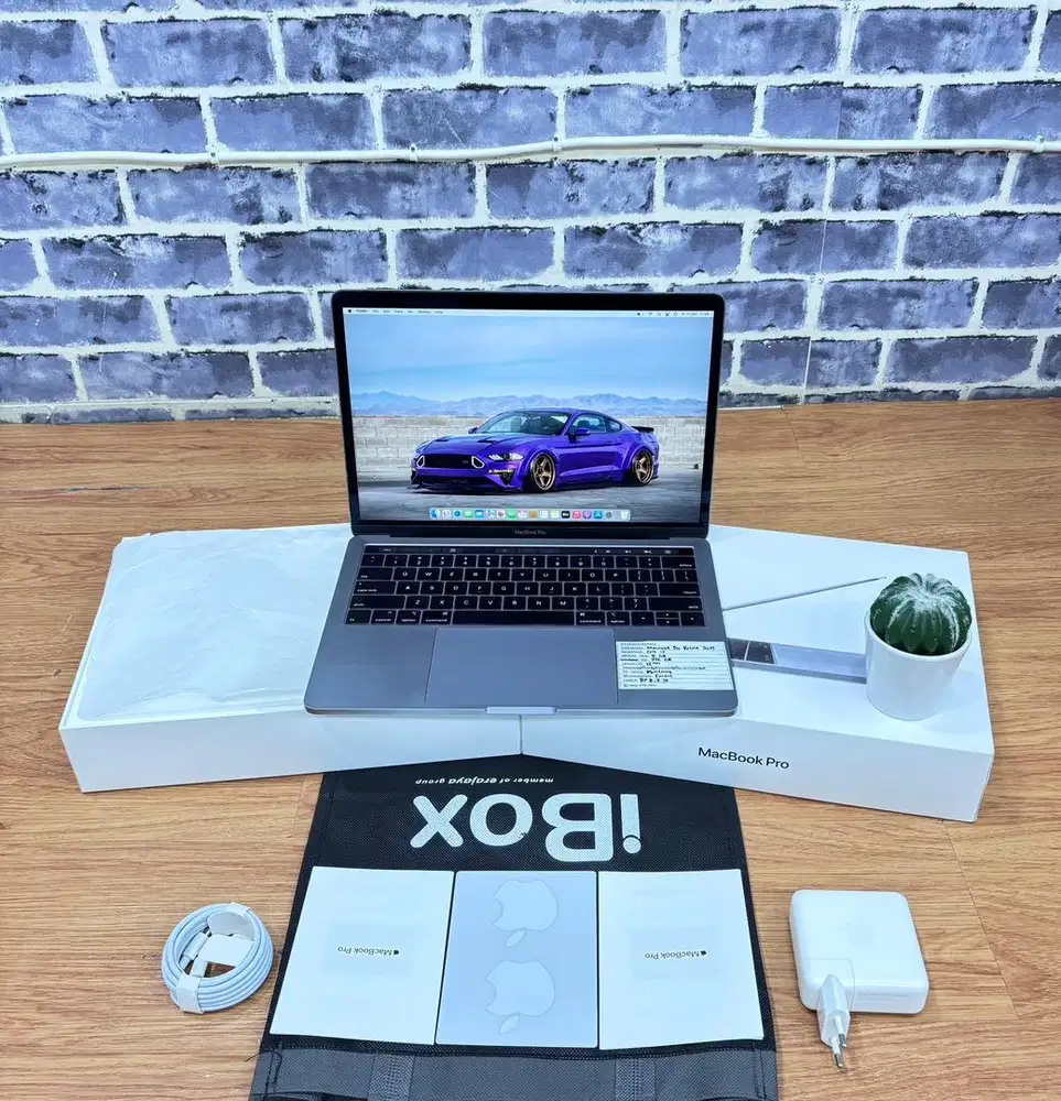 MacBook Pro Retina 13 2019, Free Office original