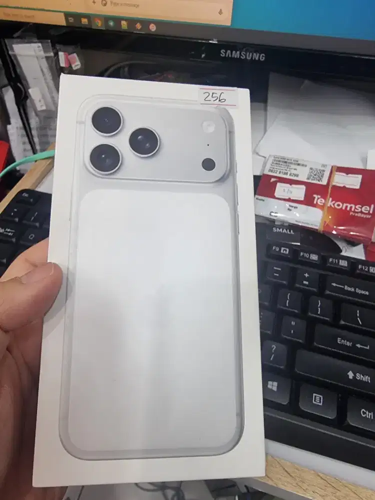 IPHONE 17 PRO MAX 256GB SILVER  rare item