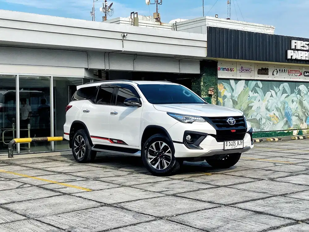TOYOTA FORTUNER VRZ TRD DIESEL MATIC 2019, PUTIH KM LOW