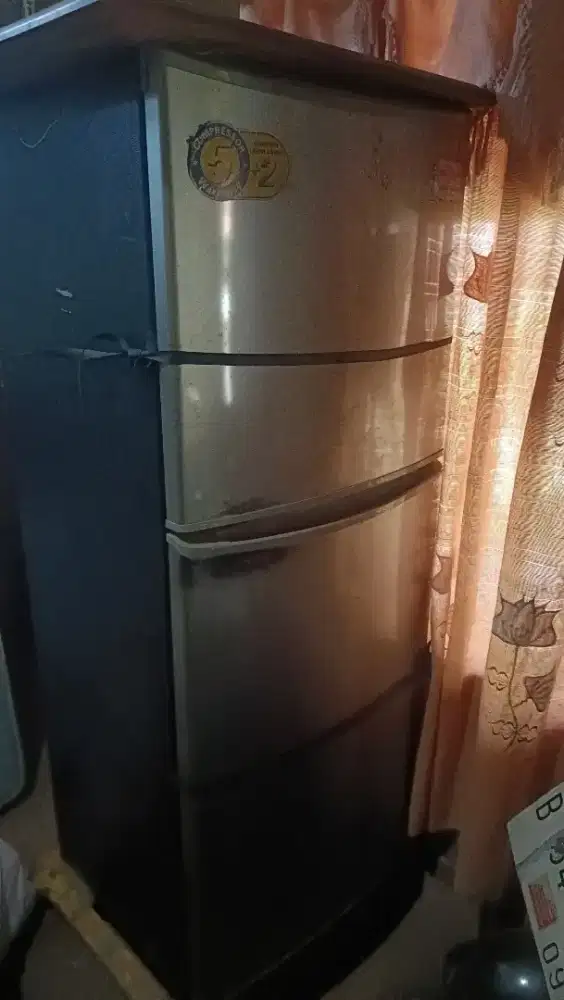 Jual kulkas 2 pintu Merk. Aquas/