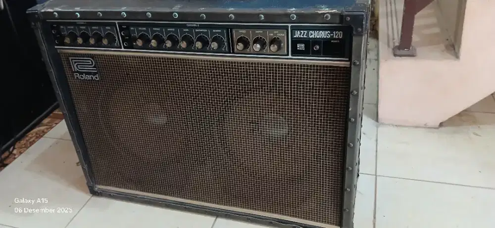 Amply gitar legendaris roland jc 120 original japan