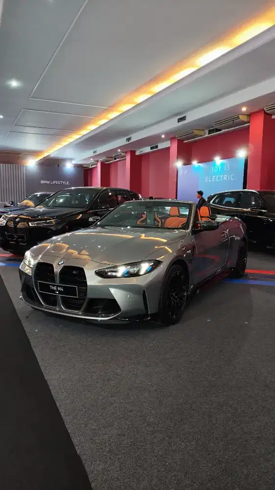 BMW M4 Competition Convertible Coupe G82 AT