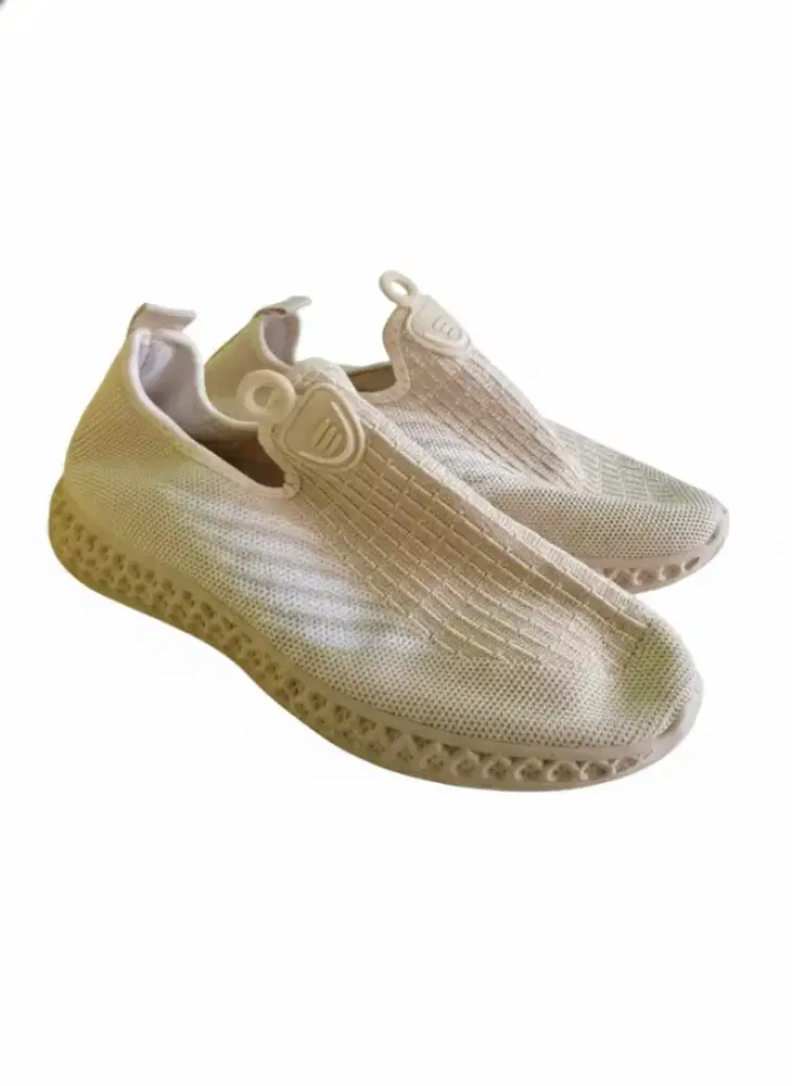 sepatu olahraga ukuran 38