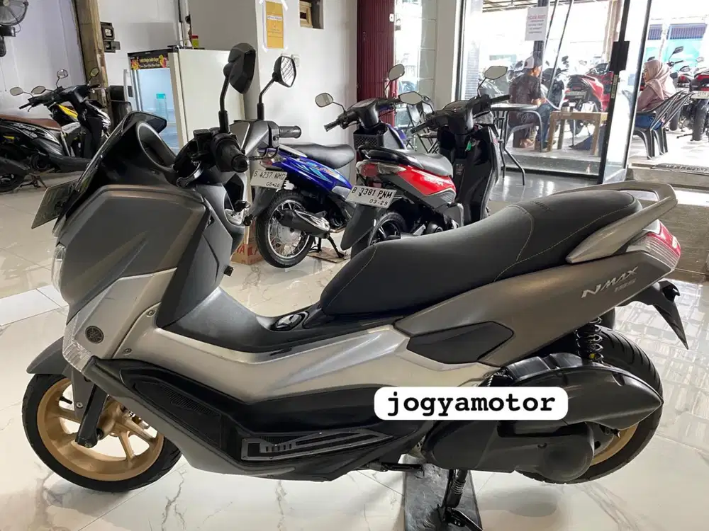 (B) Yamaha nmax 155 tahun 2018