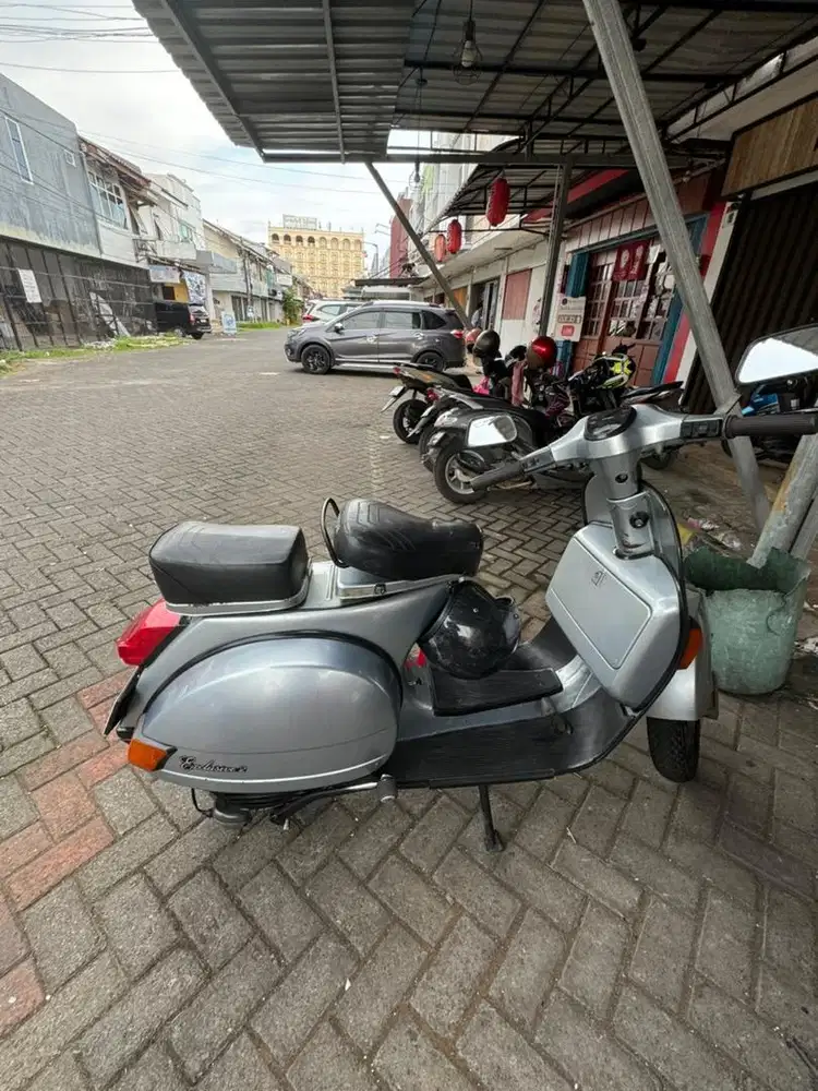 Vespa ekslusive tahun 2005