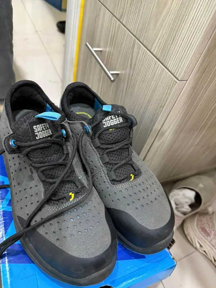 Sepatu Safety Jogger