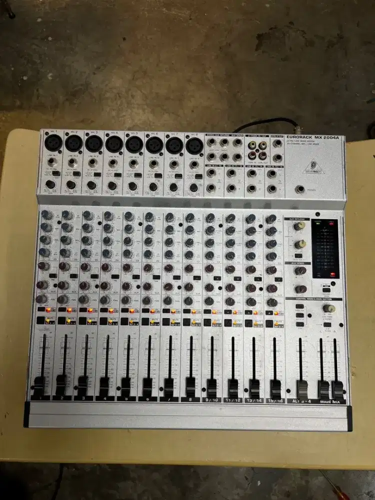 Behringer Eurorack MX2004A 20-Channel Mixer Mixing Bekas Original